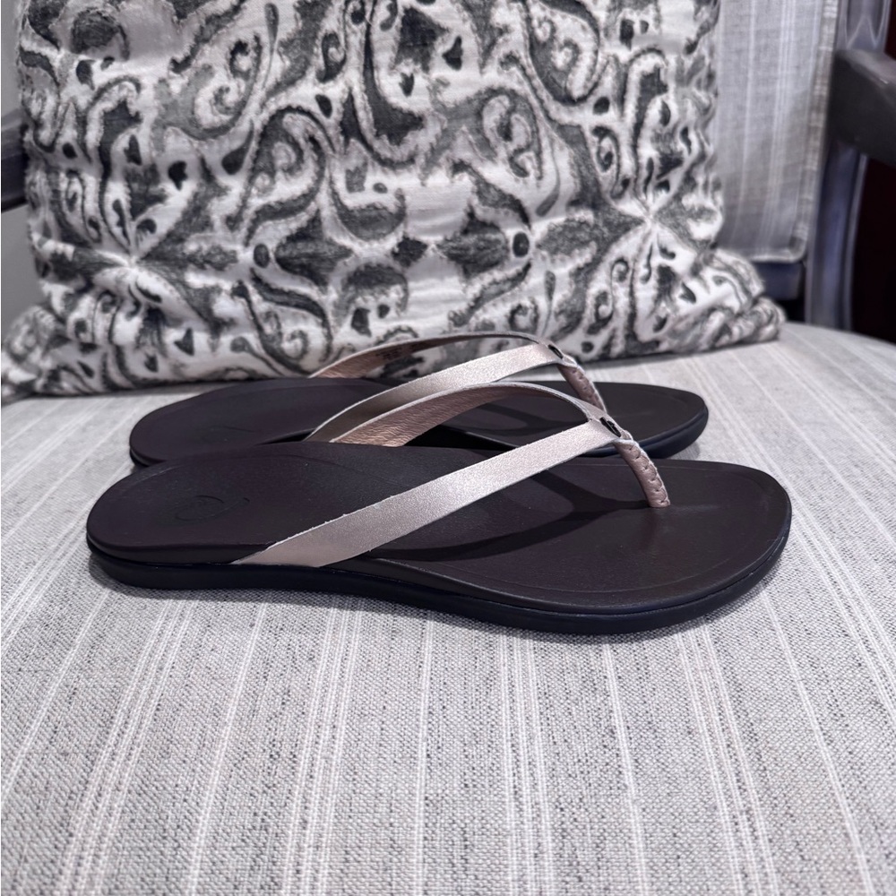 OluKai champagne leather strap thong sandals
